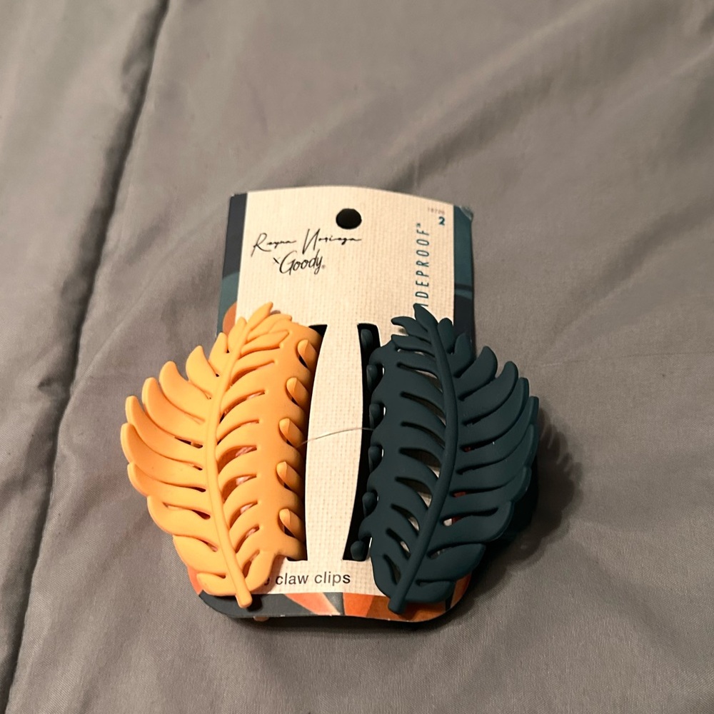 Large slide proof claw hair clips